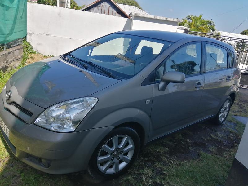 Toyota Corolla Verso • 2006 • 300,000 km 1