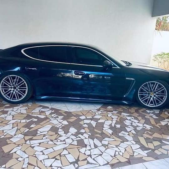 Porsche Panamera • 2014 • 40,000 km 2