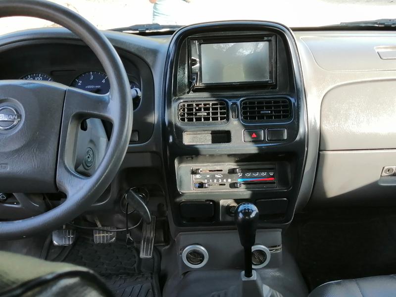 Nissan Frontier • 2009 • 250,000 km 2