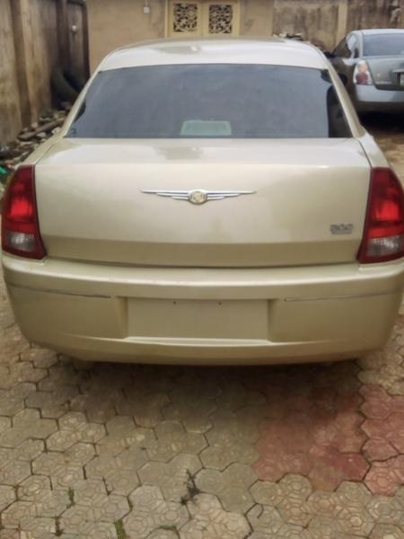 Chrysler 300 C • 2007 • 88,000 km 2