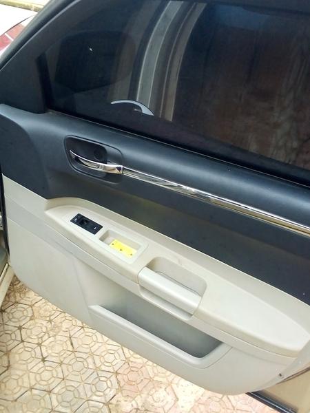 Chrysler 300 C • 2007 • 88,000 km 8