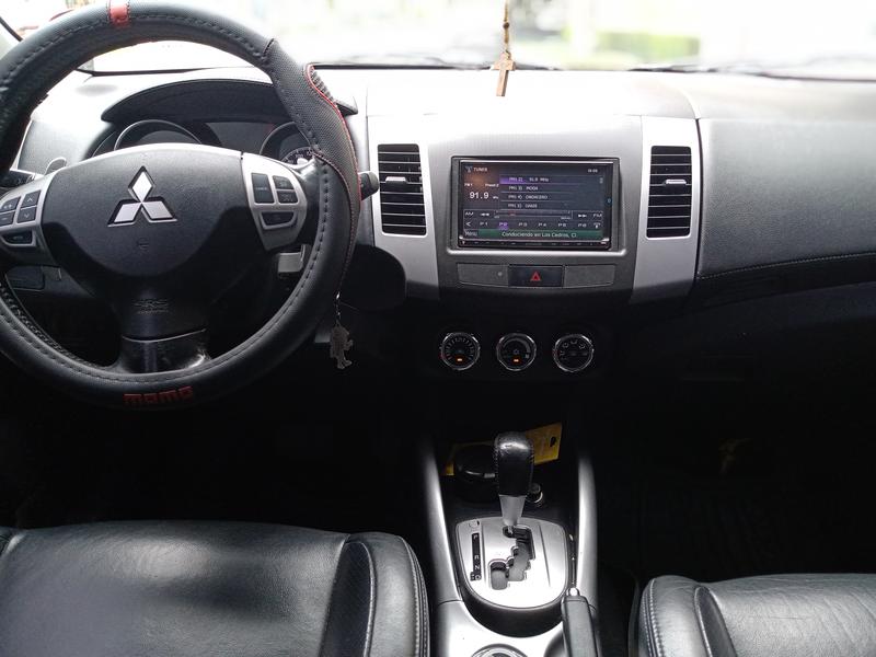 Mitsubishi Outlander • 2011 • 84,000 km 4