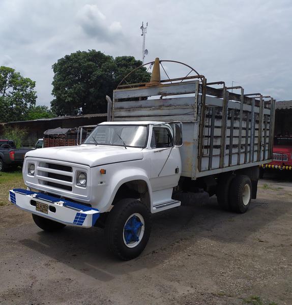 Dodge Charger • 1974 • 350,000 km 10