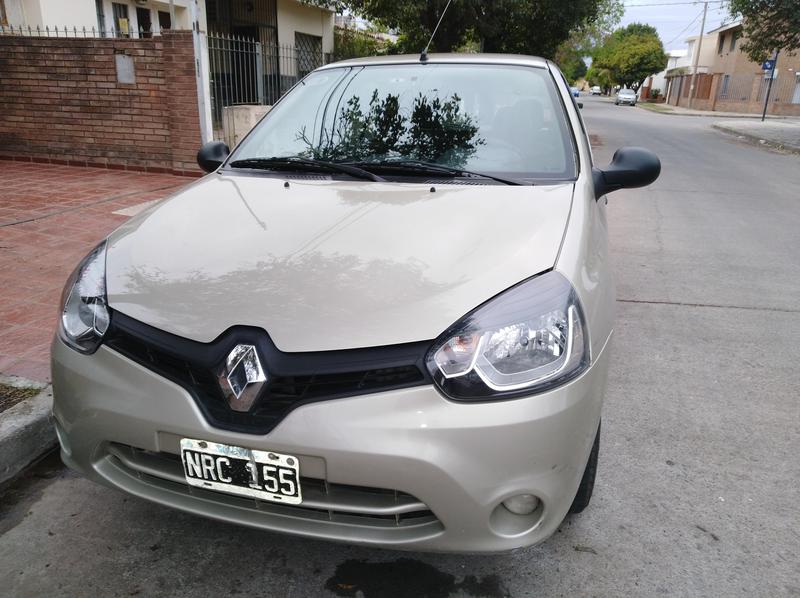 Renault Clio • 2014 • 133,000 km 10