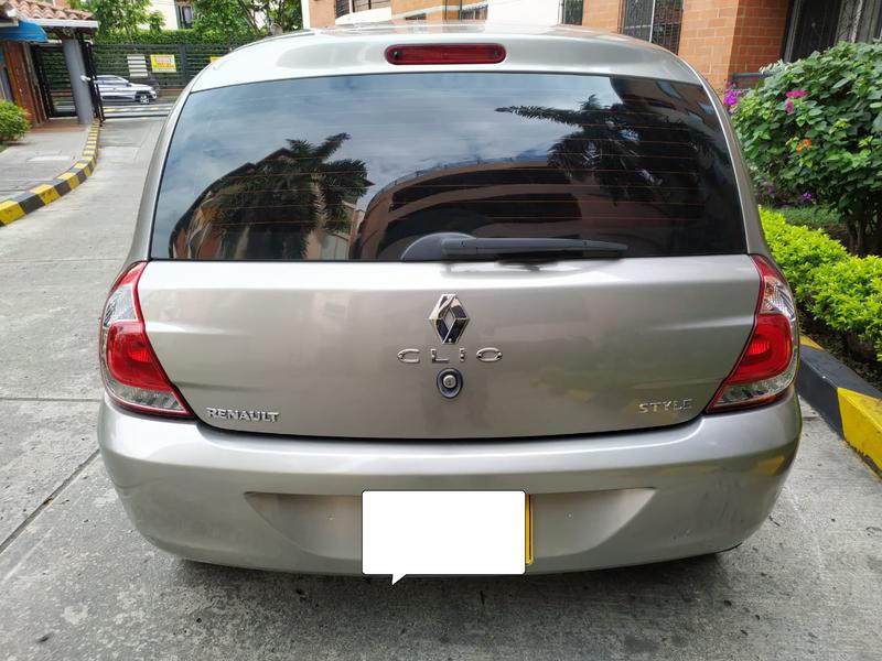 Renault Clio • 2016 • 51,000 km 5