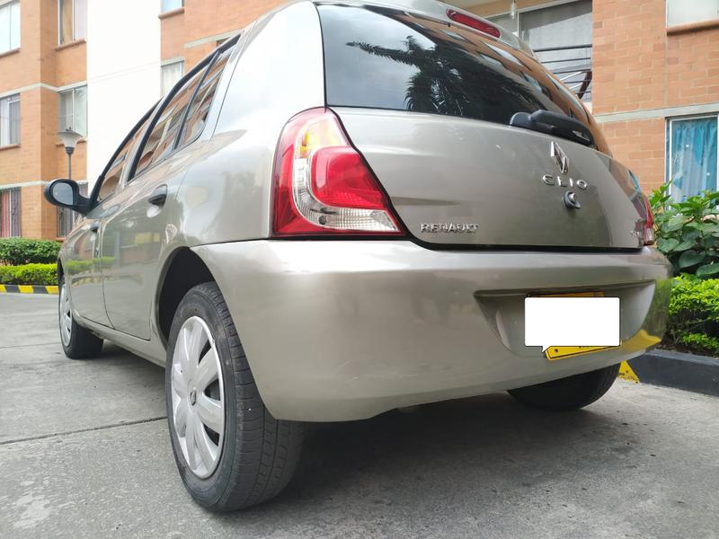 Renault Clio • 2016 • 51,000 km 2