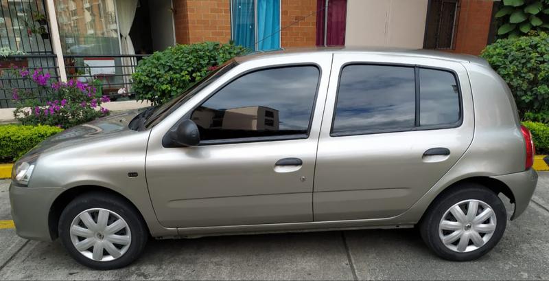 Renault Clio • 2016 • 51,000 km 3