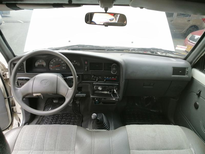 Toyota Hilux • 1995 • 242,000 km 6