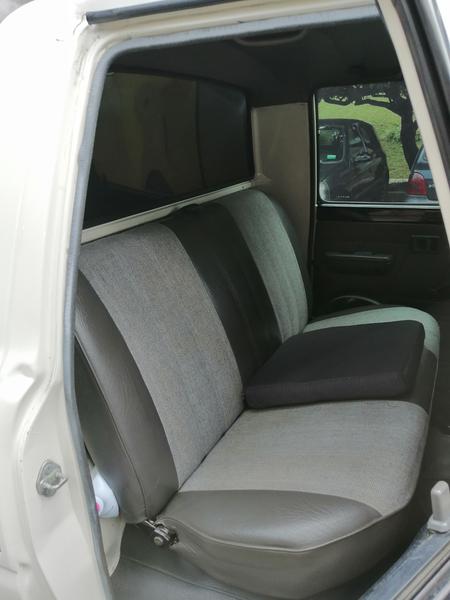 Toyota Hilux • 1995 • 242,000 km 3