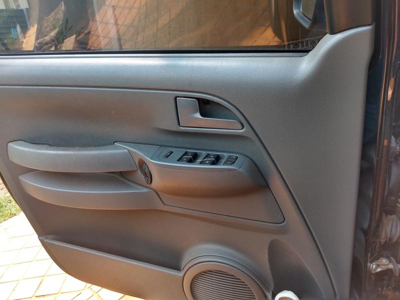 Volkswagen Fox • 2005 • 104,000 km 9