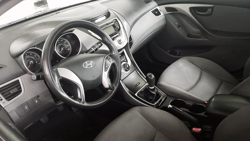 Hyundai Elantra • 2012 • 166,887 km 3