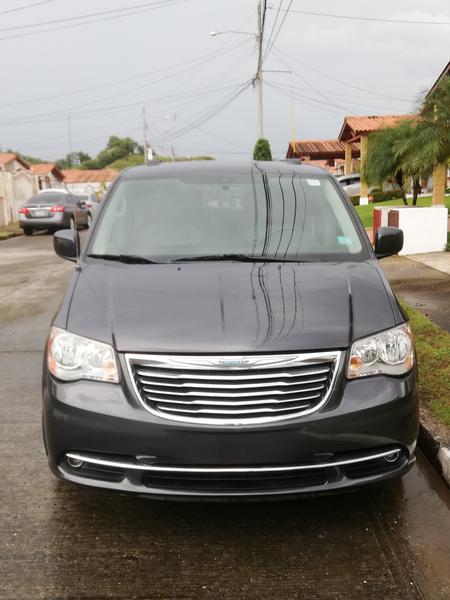 Chrysler Town & Country • 2014 • 65,000 km 2