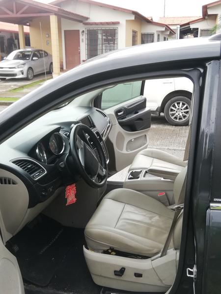 Chrysler Town & Country • 2014 • 65,000 km 8