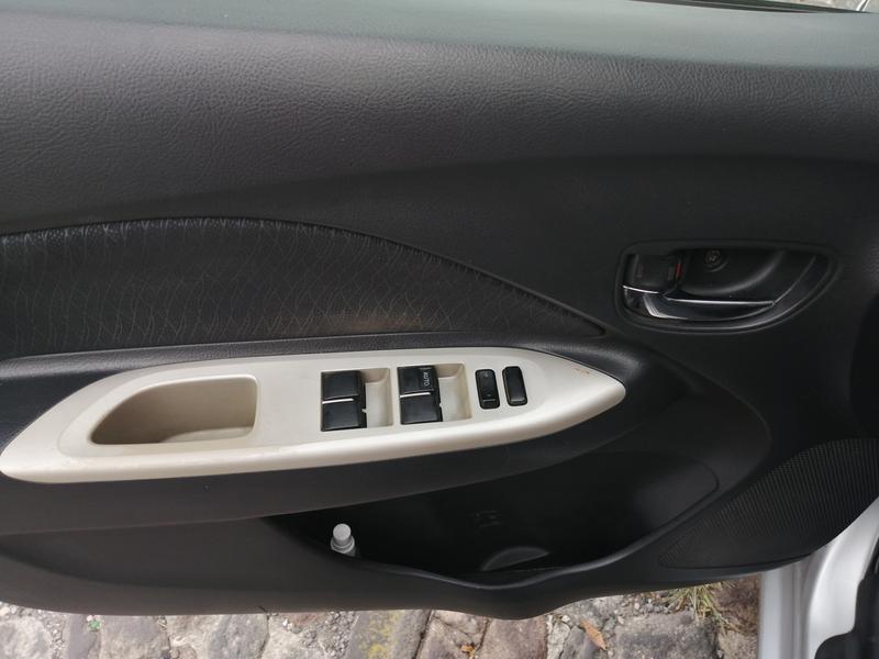 Toyota  • 2008 • 264,000 km 9