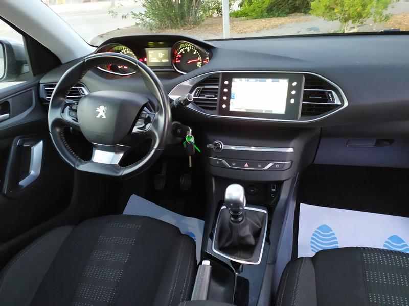 Peugeot 308 • 2015 • 102,124 km 2