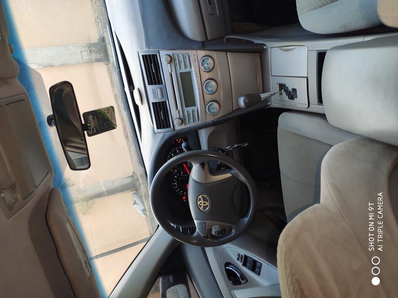 Toyota Camry • 2008 • 67,000 km 4