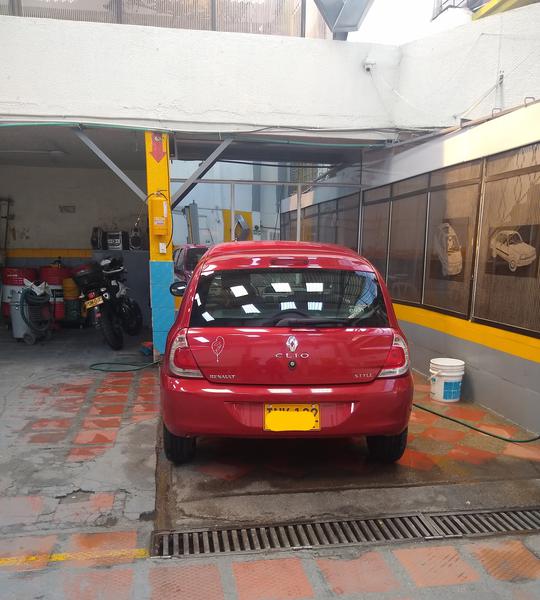 Renault Clio • 2016 • 30,000 km 4