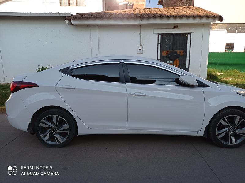 Hyundai Elantra • 2015 • 90,000 km 2