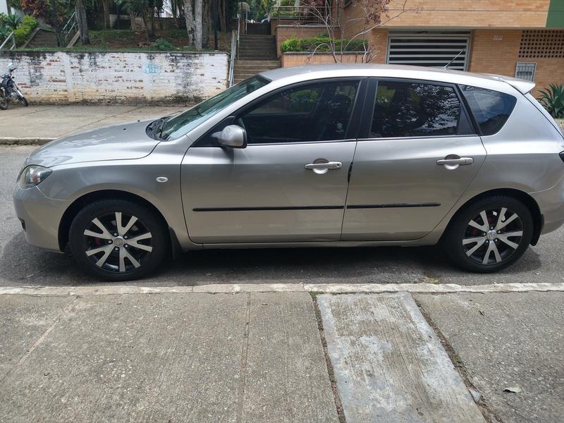 Mazda 3 • 2008 • 150,000 km 1