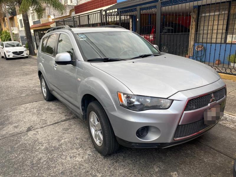 Mitsubishi Outlander • 2012 • 120,000 km 1