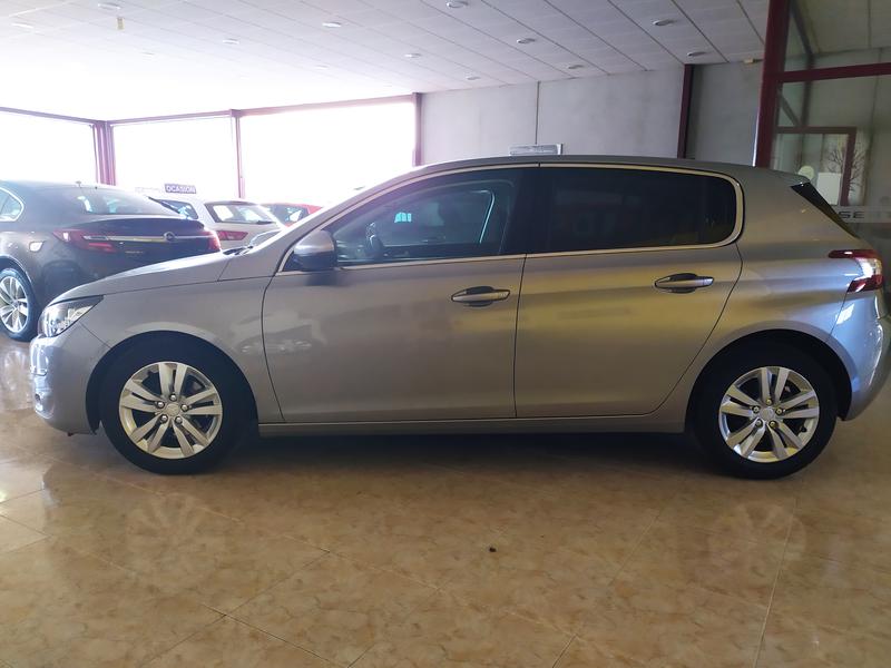 Peugeot 308 • 2015 • 102,124 km 4