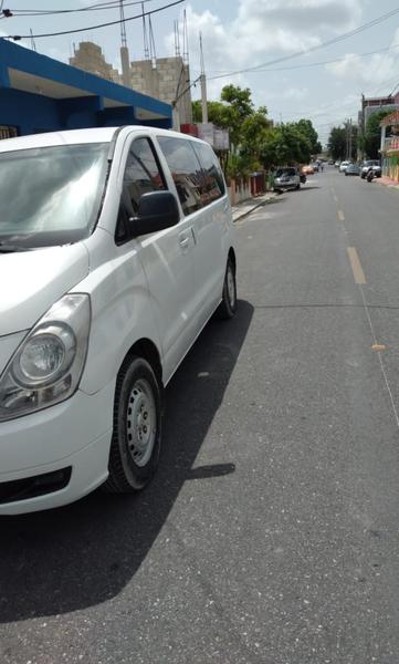 Hyundai H1 • 2014 • 2 km 3