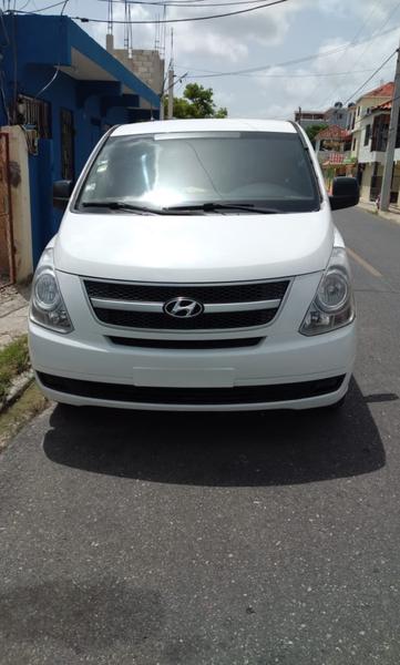 Hyundai H1 • 2014 • 2 km 4