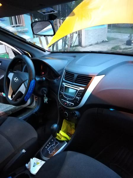 Hyundai Accent • 2014 • 250,000 km 10