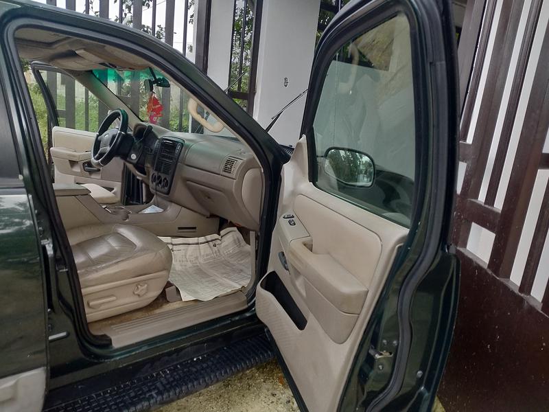 Ford Explorer • 2002 • 120,656 km 7