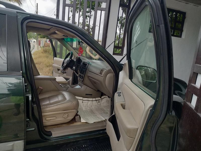 Ford Explorer • 2002 • 120,656 km 3