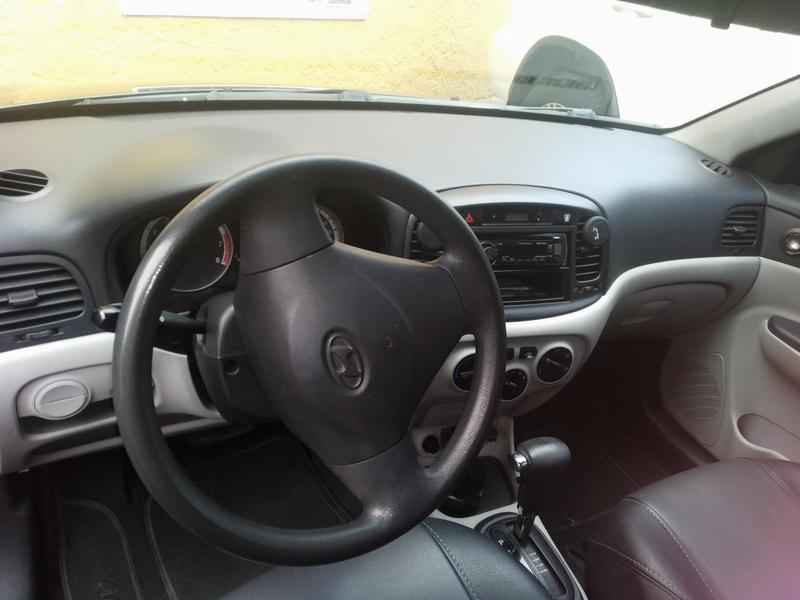 Hyundai Accent • 2009 • 110,000 km 3