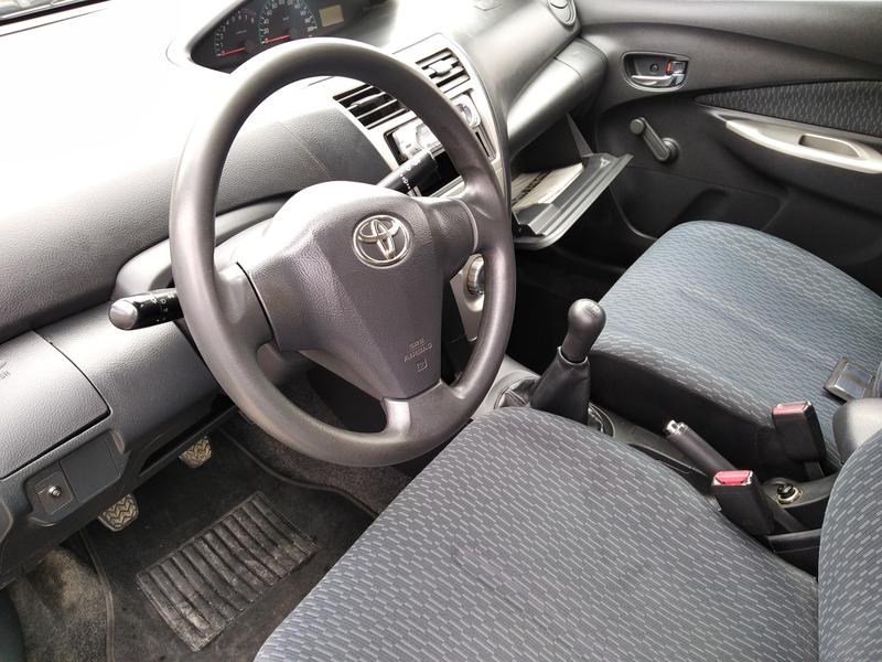 Toyota Yaris • 2012 • 27,000 km 9