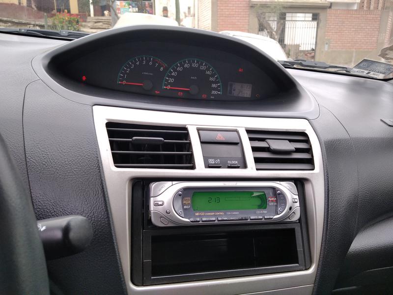 Toyota Yaris • 2012 • 27,000 km 6