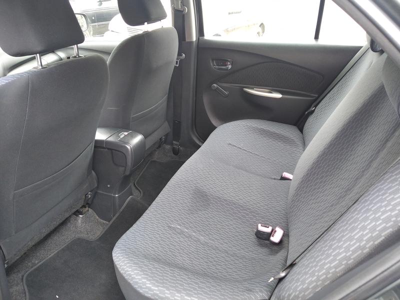 Toyota Yaris • 2012 • 27,000 km 3