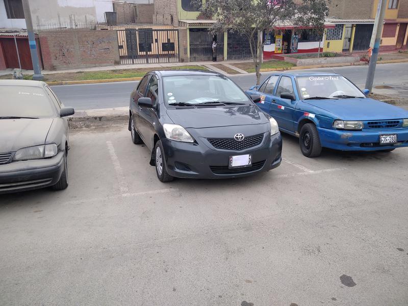 Toyota Yaris • 2012 • 27,000 km 8