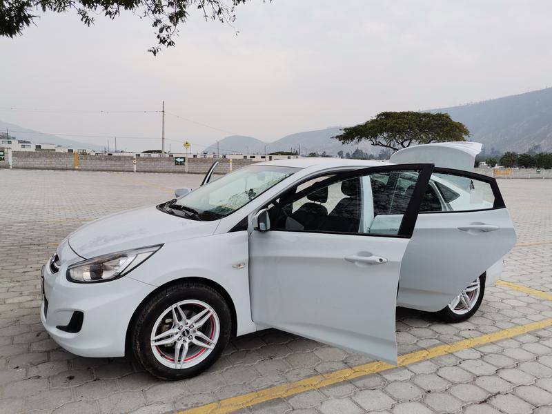 Hyundai Accent • 2018 • 37,000 km 3