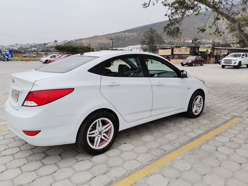 Hyundai Accent • 2018 • 37,000 km 5