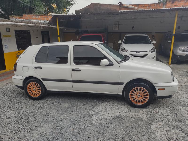 Volkswagen Golf • 1996 • 1,800 km 5