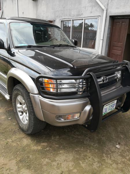 Toyota 4 Runner Limited • 2001 • 98,000 km 1