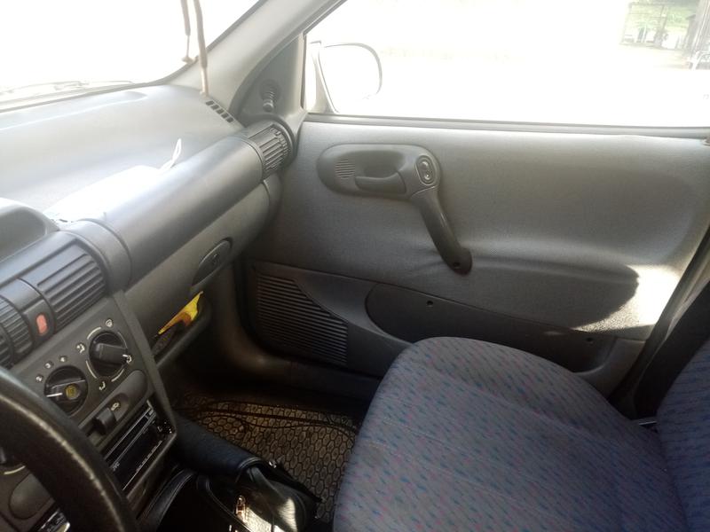 Opel Corsa • 1994 • 28,760 km 10