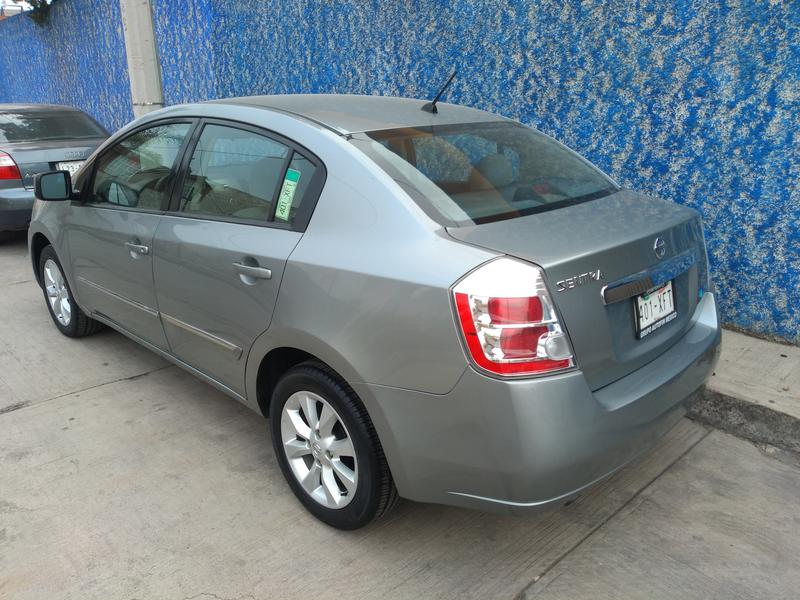 Nissan Sentra 2.0 • 2011 • 100,000 km 2