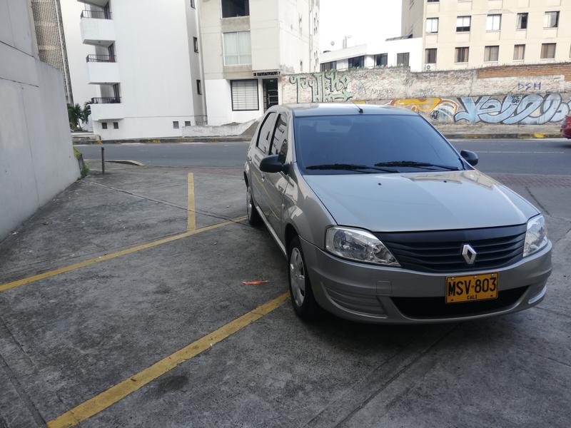 Renault Logan • 2013 • 90,000 km 3
