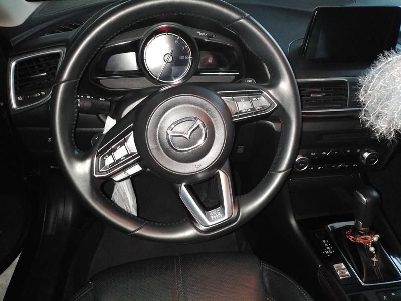 Mazda 3 • 2018 • 28,000 km 2