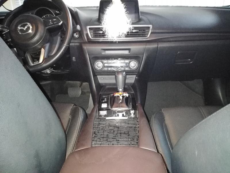 Mazda 3 • 2018 • 28,000 km 5