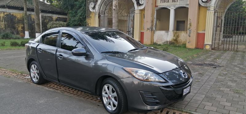 Mazda 3 • 2010 • 56,000 km 1