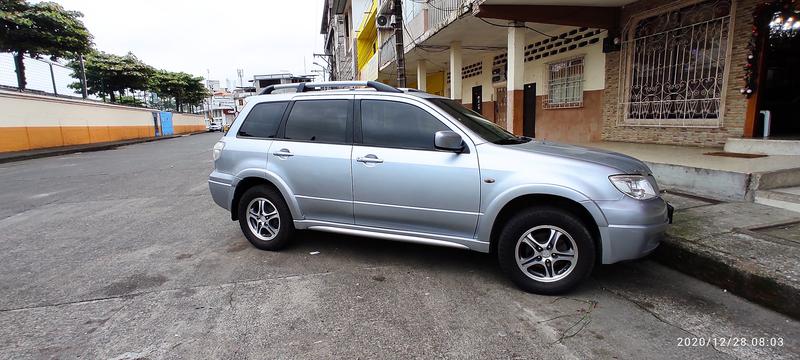 Mitsubishi Outlander • 2007 • 245,000 km 3
