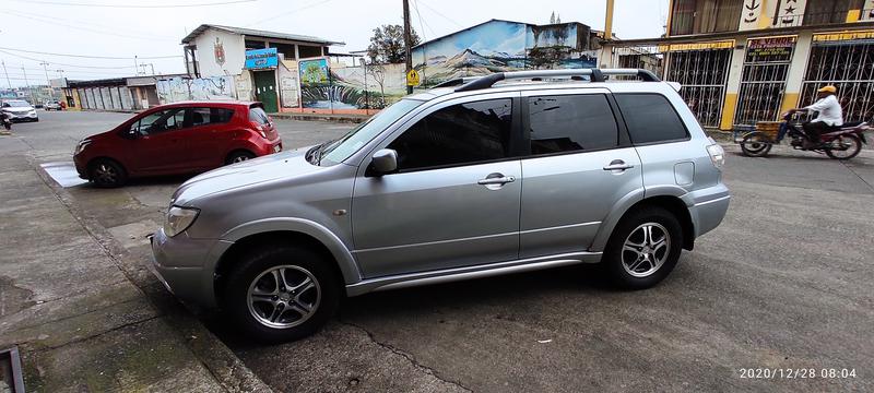 Mitsubishi Outlander • 2007 • 245,000 km 1