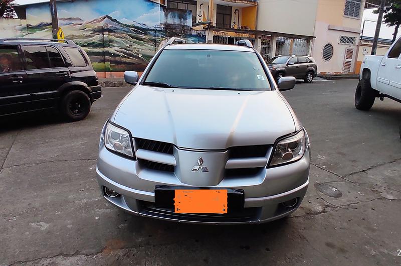 Mitsubishi Outlander • 2007 • 245,000 km 5