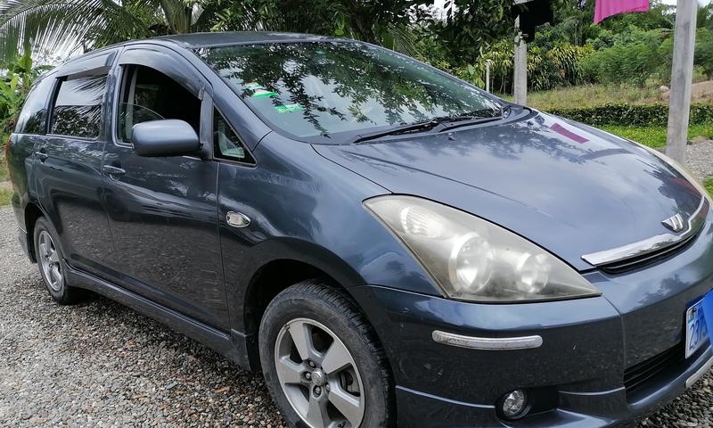 Toyota 4 Runner Limited • 2004 • 90,500 km 2
