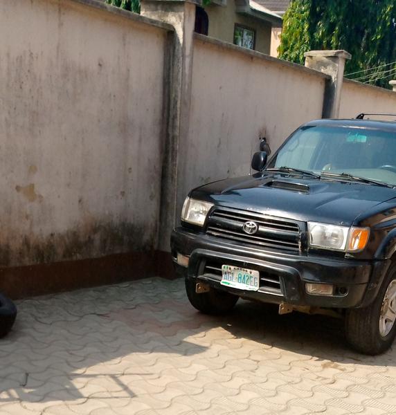 Toyota 4 Runner Limited • 2002 • 108,126 km 10